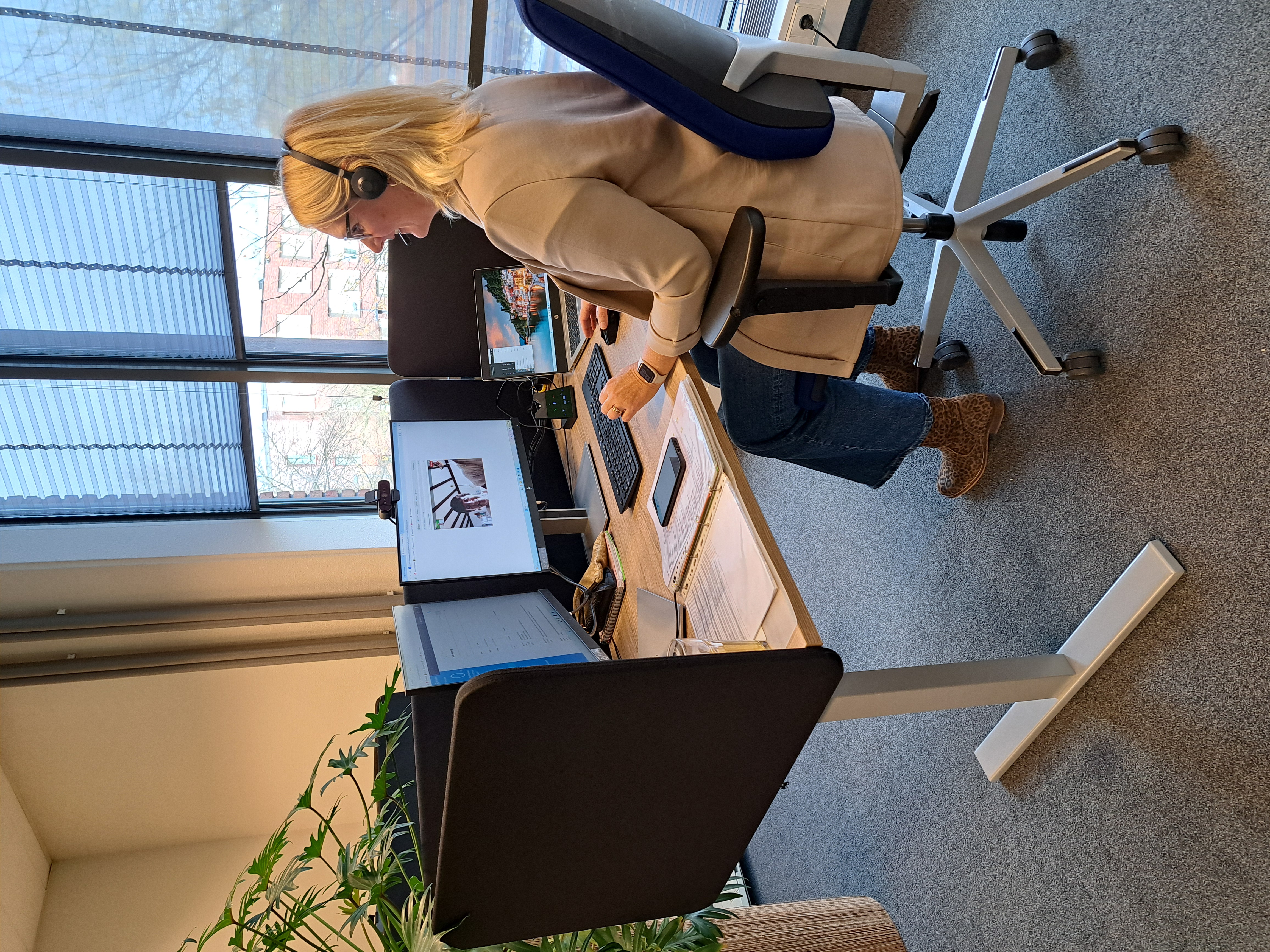 Mevrouw Met Tablet